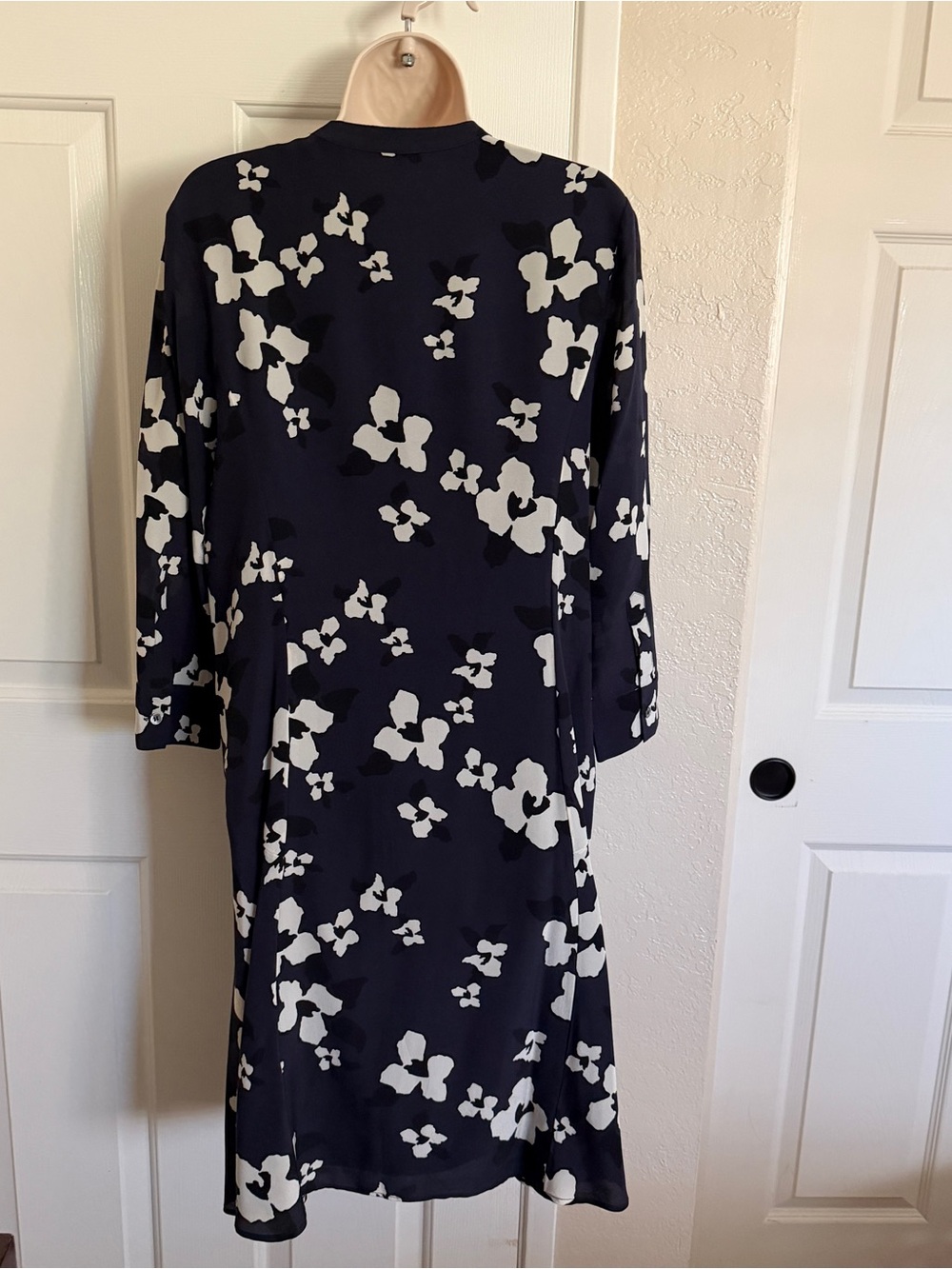 NWOT$415 Theory Navy/ivory Carstan Autumn Print Silk dress Size 8 - Picture 5 of 8